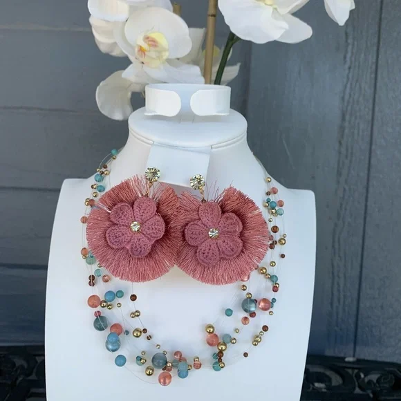 Necklace with Earrings - Picture 5 of 6